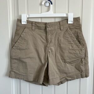 Eddie Bauer size 6 women’s khaki shorts